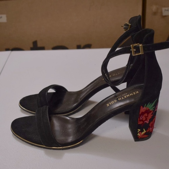 Kenneth Cole Lisa Black Suede Heels Sandals size 9.5 Embroidered Floral Chunky - Picture 7 of 8